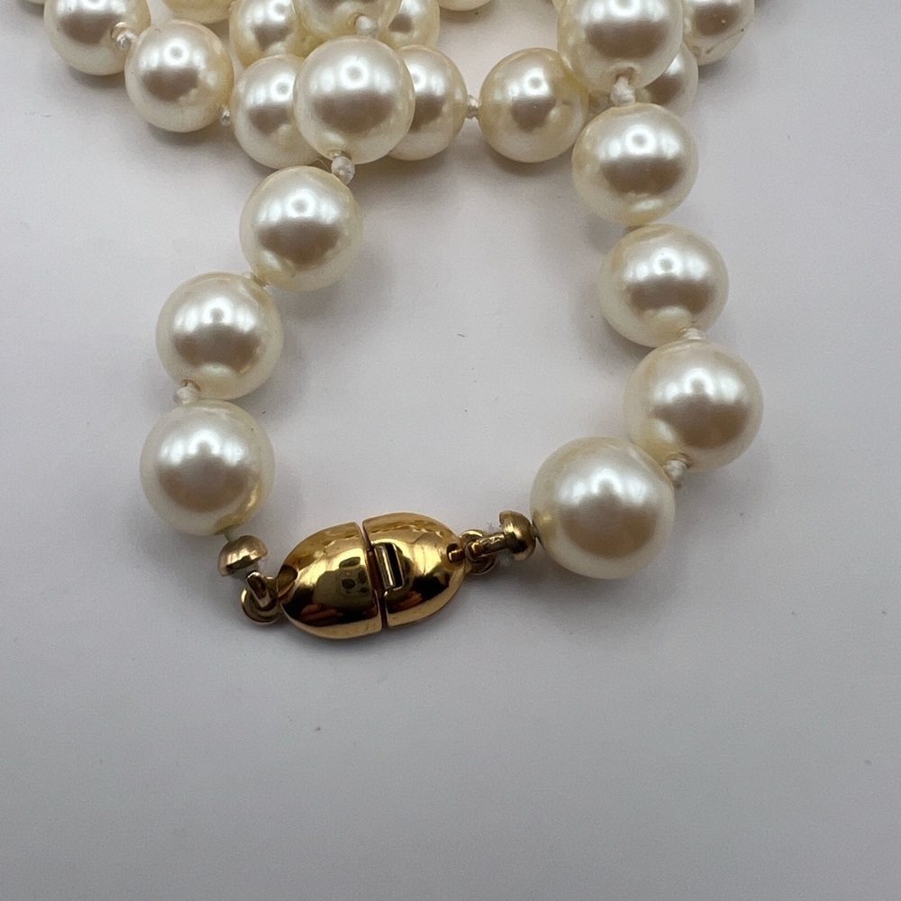 Vintage Monet hand knotted pearl necklace - Picture 3 of 7